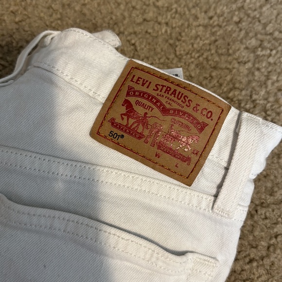 White Levi’s 501’s jean shorts size 25 - Picture 3 of 3